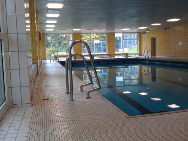 Beckenansicht von Fensterseite Kleinschwimmhalle Wertheim