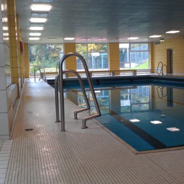 Beckenansicht von Fensterseite Kleinschwimmhalle Wertheim